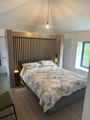 Apartment | 3 bedrooms, iron/ironing board, free WiFi, bed sheets - 3 Bed Barn - Pets - Smoking - Garden - Parking (Strabane)