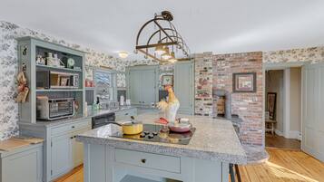 House (Riverside Charm) | Exterior