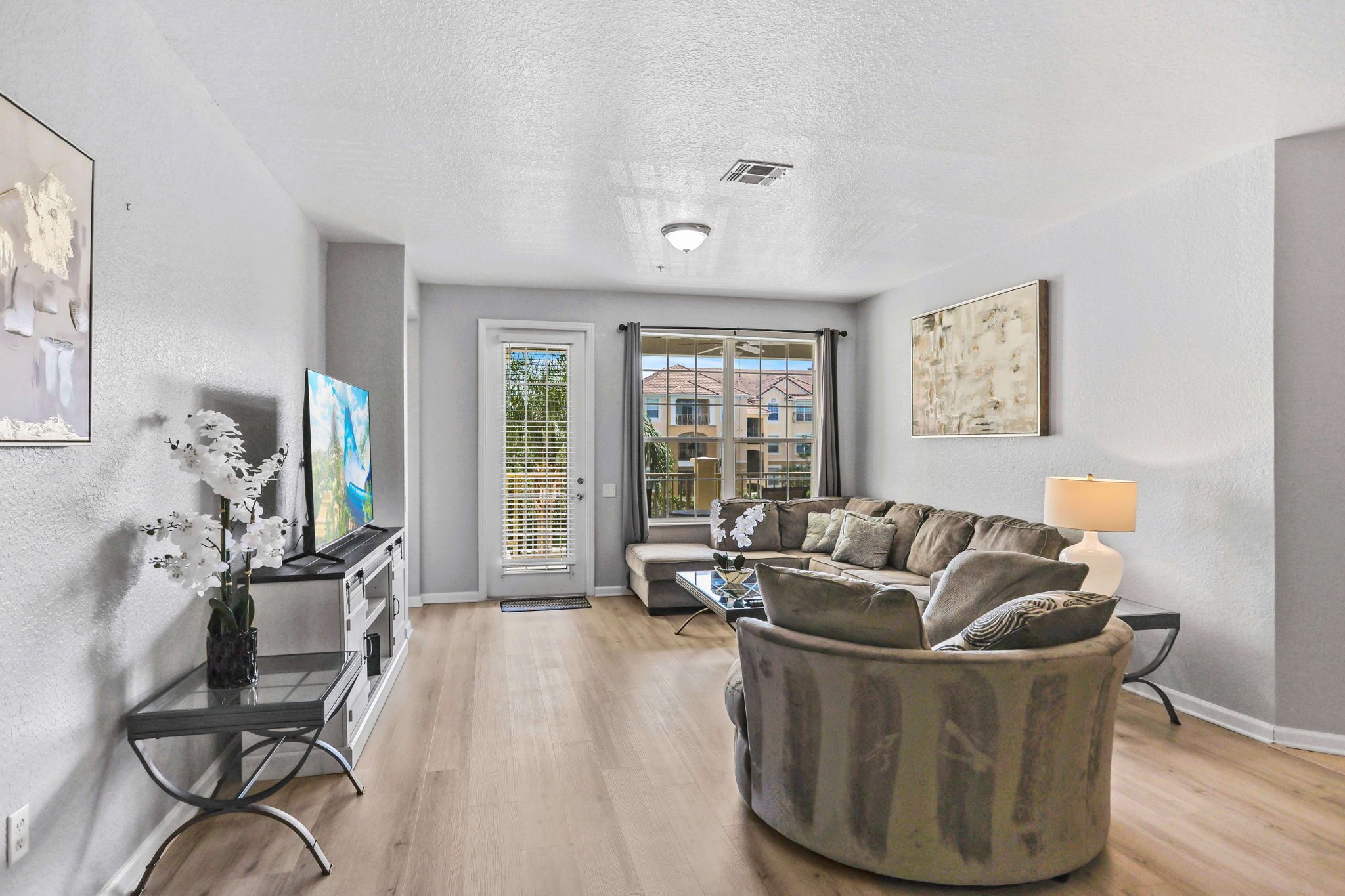 Apartment (3 Bedrooms) | Front of property