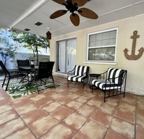 Casa geminada, 2 quartos | Terraço/pátio