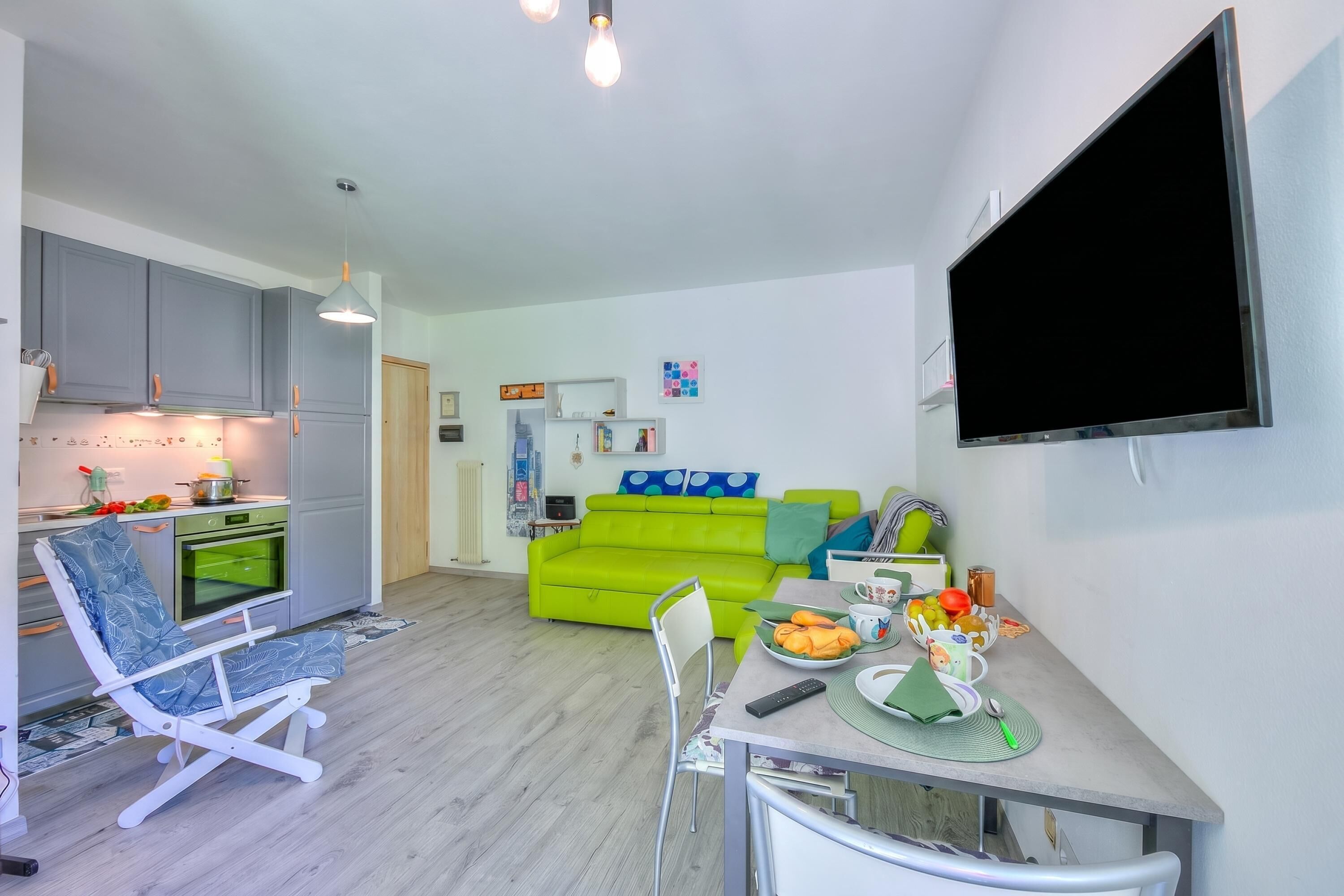 Family Apartment, Multiple Bedrooms (Marina's Green Home) | Living area