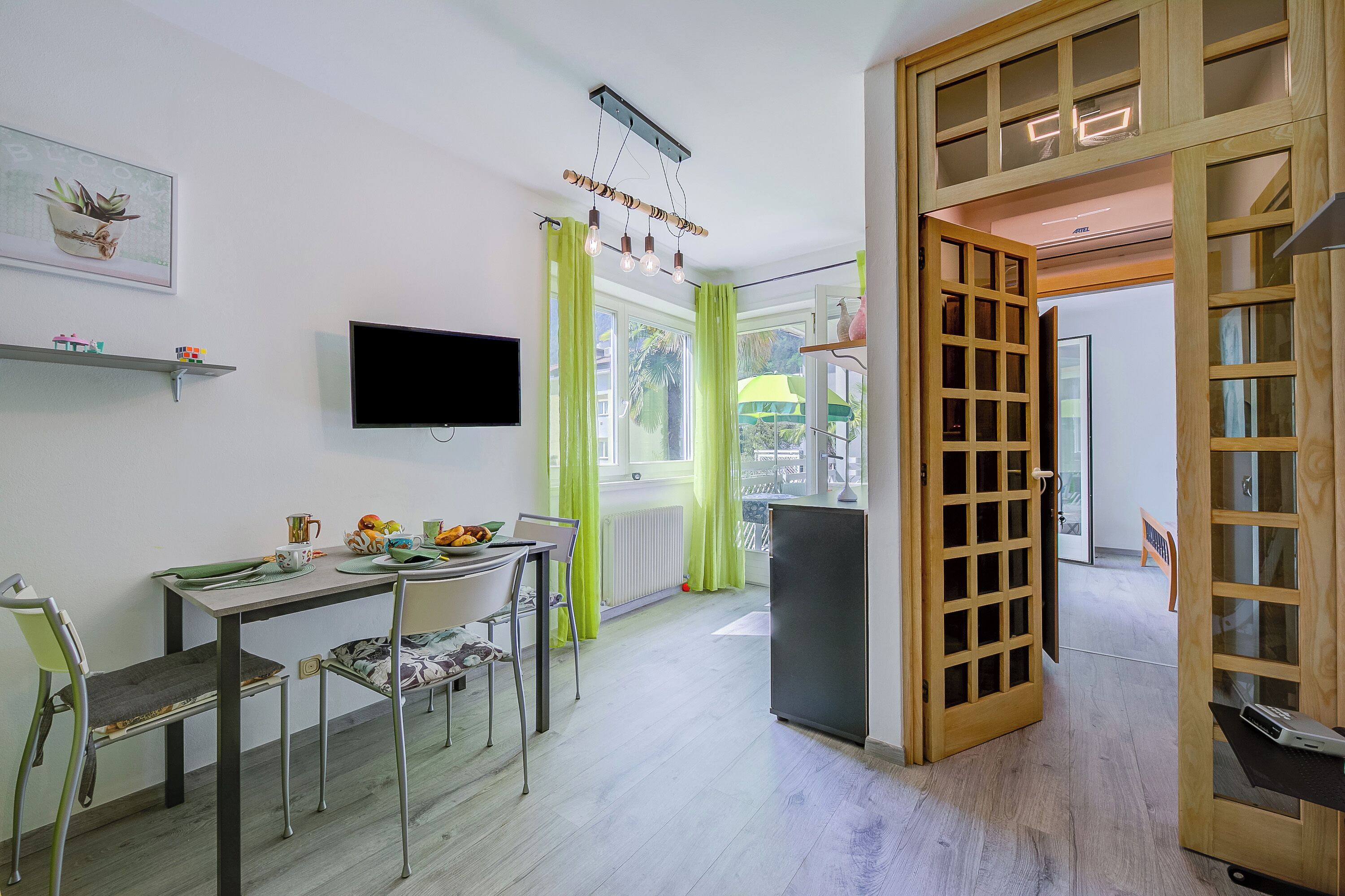 Family Apartment, Multiple Bedrooms (Marina's Green Home) | Dining