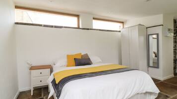1 bedroom, individually decorated, individually furnished, free WiFi