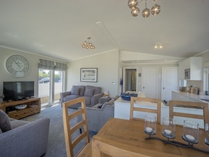 Dining - E19 The Warren (Pwllheli)