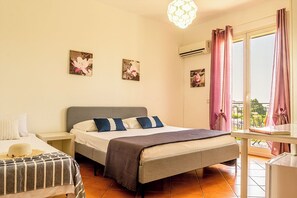 3 chambres, lit parapluie, Wi-Fi gratuit, draps fournis