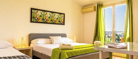 3 bedrooms, travel cot, free WiFi, bed sheets