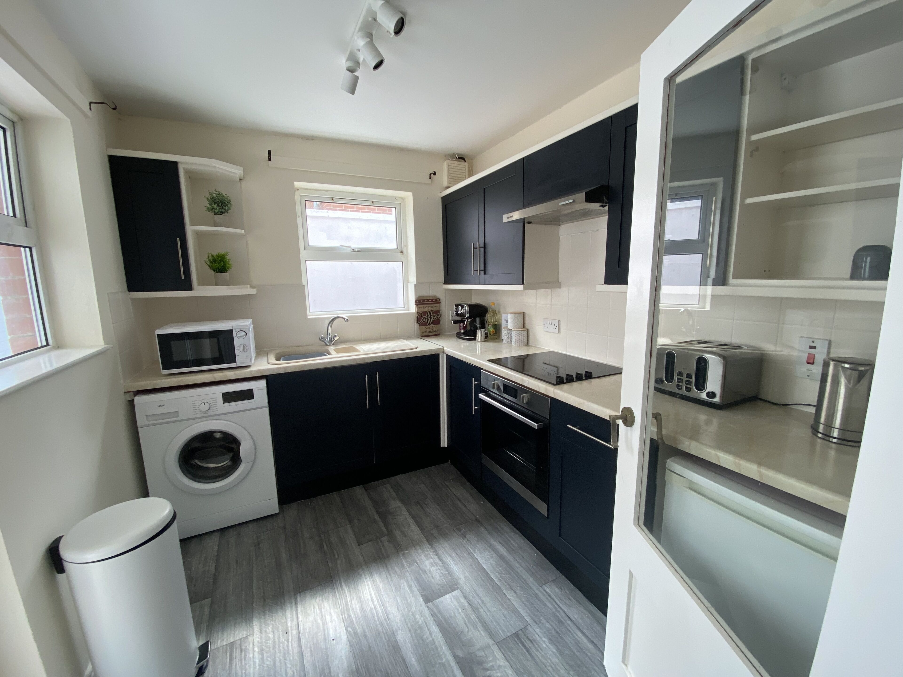 House, Multiple Beds | Private kitchen | Fridge, microwave, oven, stovetop