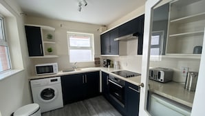 House, Multiple Beds | Private kitchen - Inviting 4-bed House in Belfast Sleeps 8 (Belfast)