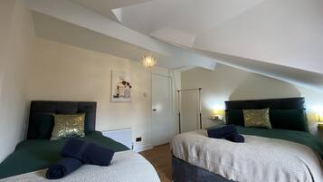 Nhà, nhiều giường | 4 phòng ngủ, bàn ủi/dụng cụ ủi quần áo