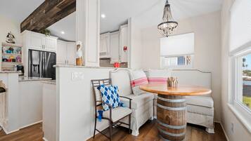 House, Multiple Beds, Patio | Private kitchen | Fridge, microwave, oven, stovetop