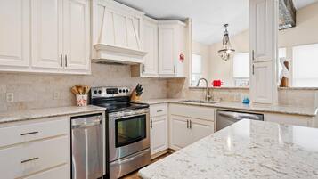 House, Multiple Beds, Patio | Private kitchen | Fridge, microwave, oven, stovetop
