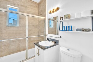 Basic-Apartment, 1 Queen-Bett und Schlafsofa | Badezimmer