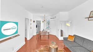 A modern living room with a grey sofa, wooden coffee table, and a rug. - Garden Suite 3-hosted by Sweetstay (Miami Beach)