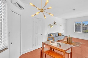 Basic Apartment, 1 Queen Bed with Sofa bed | Interior - Garden Suite 3-hosted by Sweetstay (Miami Beach)