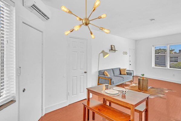 Basic Apartment, 1 Queen Bed with Sofa bed | Interior - Garden Suite 3-hosted by Sweetstay (Miami Beach)