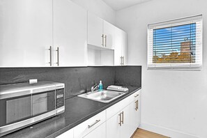 Basic Apartment, 1 Queen Bed with Sofa bed | Private kitchen