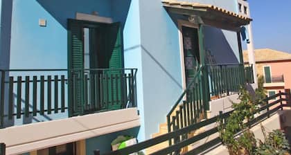 Charming 4-bed House in Nikiana