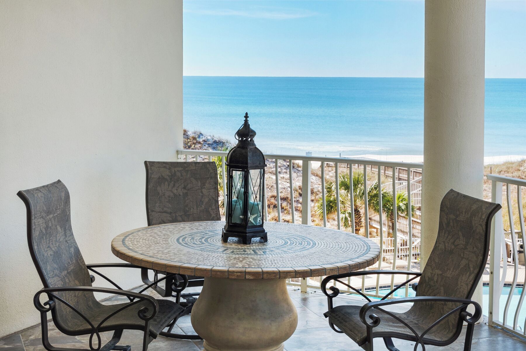 Appart'hôtel, plusieurs lits, patio, vue océan | Restauration extérieure