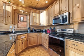 Studio (5 Bedrooms) | Property amenity