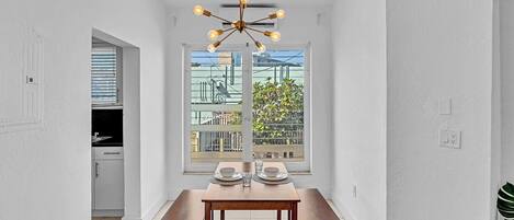 Basic-Apartment, 1 Queen-Bett und Schlafsofa | Speisen