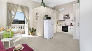 ํ์ฐ์ค, ํก์ฐ | 1 ๊ฐ์ ์นจ์ค