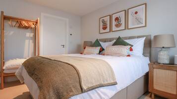 4 bedrooms, individually decorated, individually furnished, free WiFi