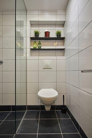 Apartment | Bathroom | Shower, hair dryer, towels - Super Central Studio Apartment - With Balcony (Budapest)