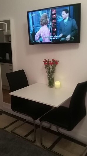 Apartment | Dining