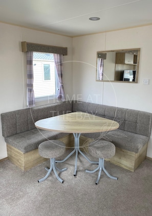 Apartment | Dining