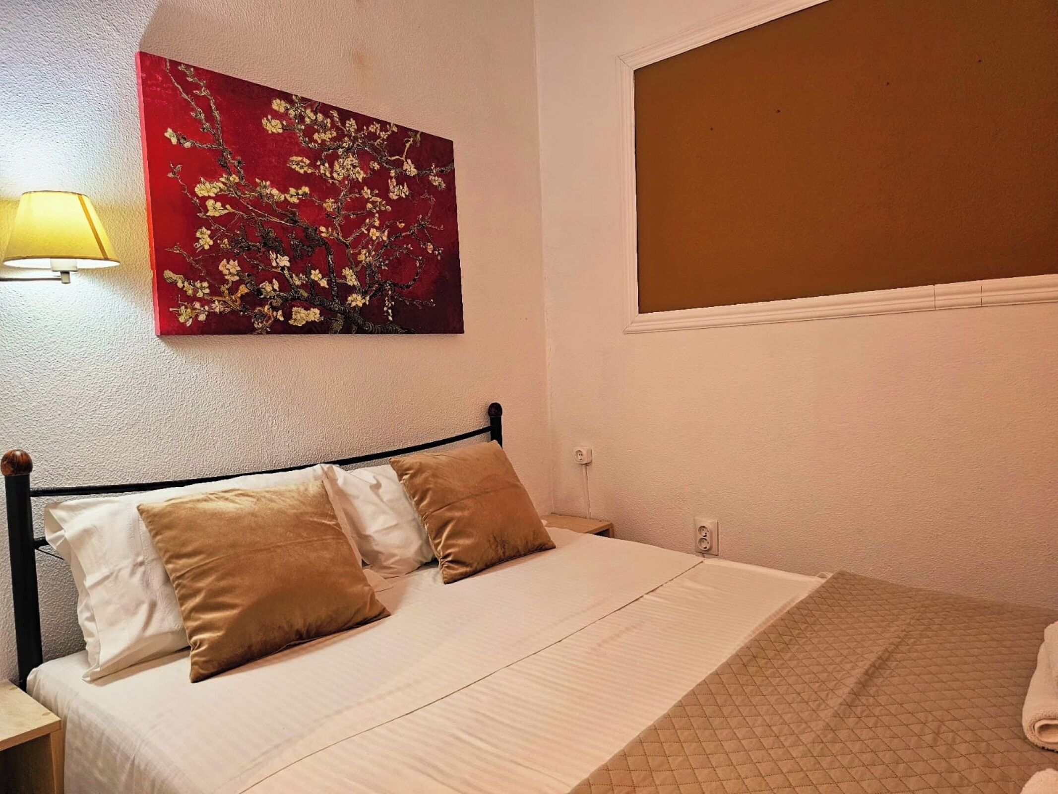 1 dormitorio, tabla de planchar con plancha, wifi gratis y ropa de cama