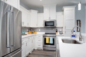 House, Multiple Beds, Pool Access, Pool View | Private kitchen | Fridge, microwave, oven, stovetop