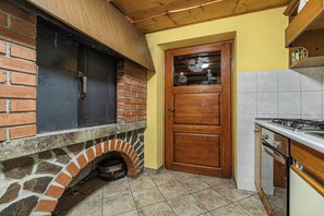Nhà dành cho gia đình, nhiều phòng ngủ, 2 phòng tắm (Kunstek Farmhouse With Sauna) | Bếp riêng | Tủ lạnh, lò nướng, bếp nấu, máy rửa bát 