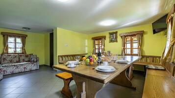 Family House, Multiple Bedrooms, 2 Bathrooms (Kunstek Farmhouse With Sauna) | Interior