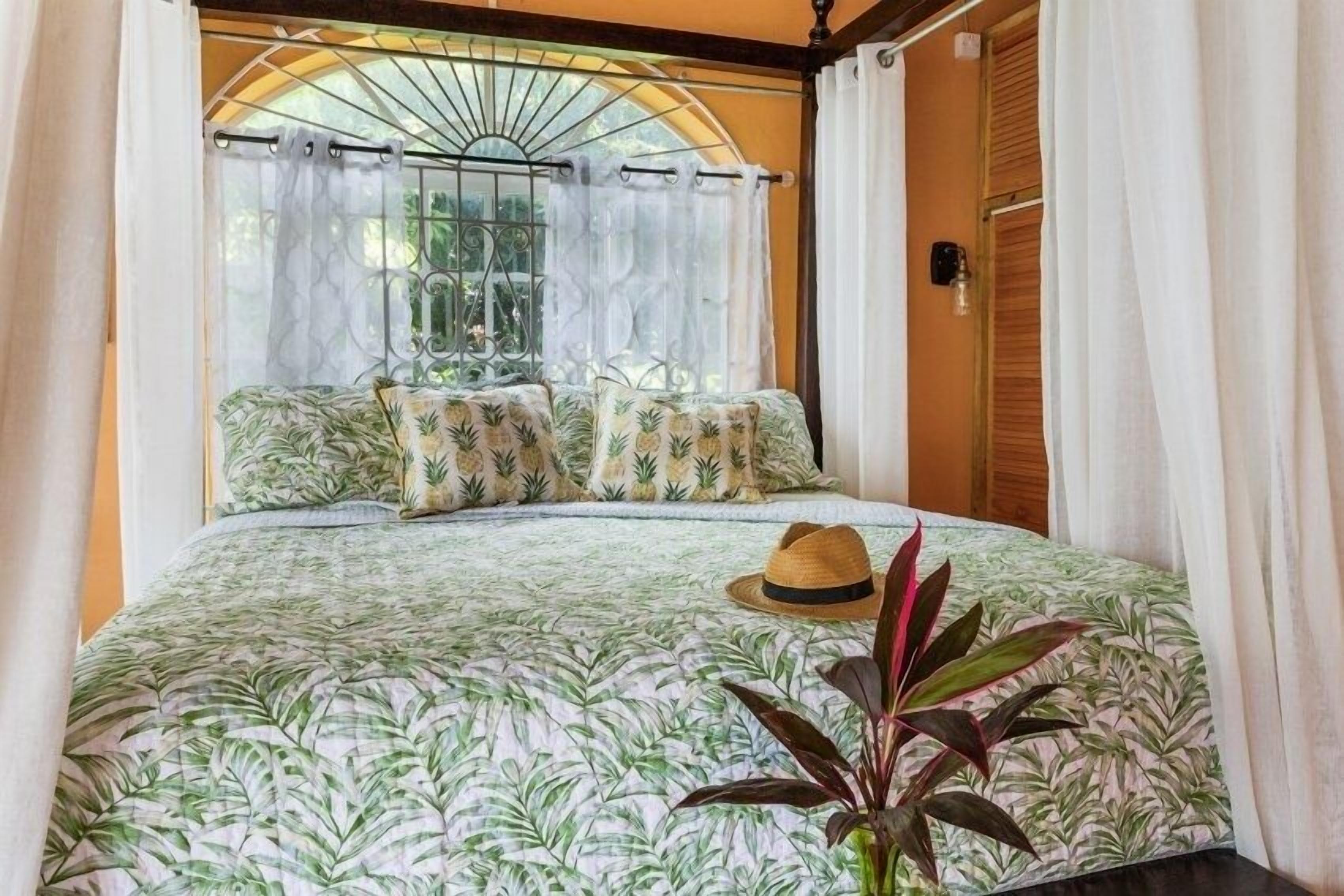 Villa, Multiple Bedrooms | 7 bedrooms, desk, laptop workspace, iron/ironing board