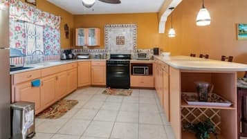 Villa, Multiple Bedrooms | Private kitchen | Fridge, oven, coffee/tea maker, electric kettle