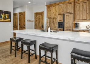 Condo, 3 habitaciones | Cocina privada | Refrigerador, horno, cafetera y tetera y tostadora 