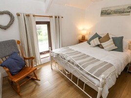 3 bedrooms, individually decorated, individually furnished, free WiFi