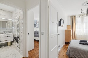 2 bedrooms, desk, iron/ironing board, free WiFi - Parisian elegance near the Champs-Élysées (Paris)