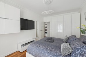 2 habitaciones, escritorio, tabla de planchar con plancha y wifi gratis 