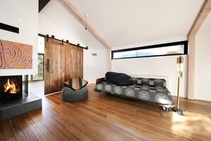 Smart TV, fireplace, books, stereo