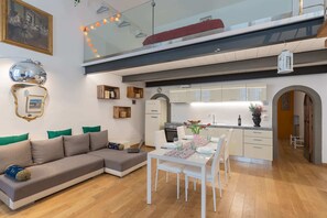 Basic Loft, Multiple Beds | Dining