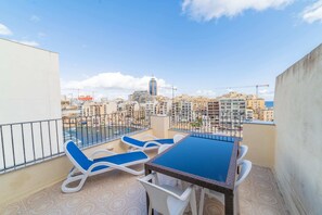 Basic-Apartment, 1 Doppelbett und Schlafsofa, Meerblick | Unterkunftsgelände