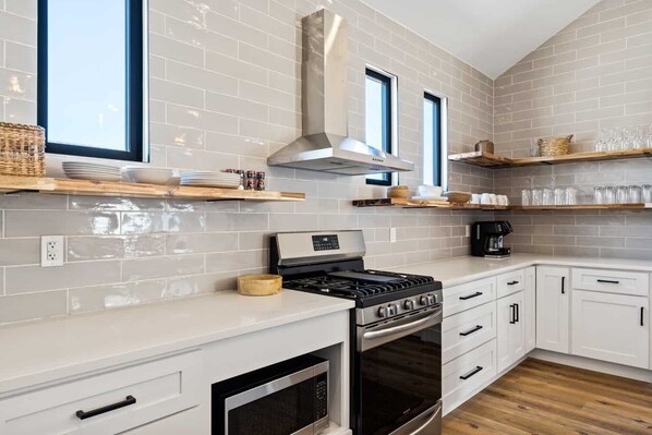 House, 3 Bedrooms | Private kitchen | Fridge, oven, coffee/tea maker, toaster
