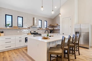 House, 3 Bedrooms | Private kitchen | Fridge, oven, coffee/tea maker, toaster