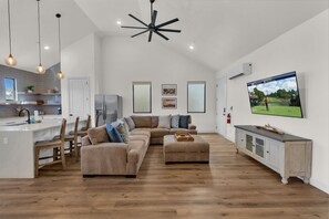 House, 3 Bedrooms | Living area | Smart TV