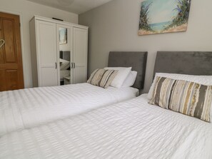 2 habitaciones, decoración personalizada y muebles diferentes 