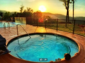 Pool - Smokey Mountain Resort & Water Park - Pet friendly (Gatlinburg)