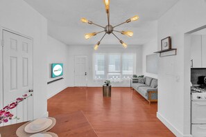 Basic Apartment, 1 Queen Bed with Sofa bed | Interior - Garden Suite 9-hosted by Sweetstay (Miami Beach)