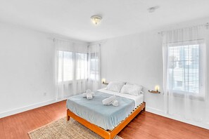 基本公寓, 1 張加大雙人床和 1 張沙發床 | 1 間臥室、書桌、筆電工作空間、熨斗/熨衣板