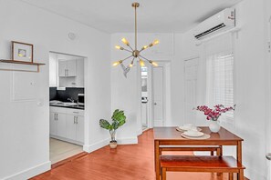 基本公寓, 1 張加大雙人床和 1 張沙發床 | 住宿內部